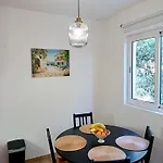 Natasahvar Apartament *